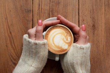 אחת ולתמיד: האם קפה הוא טריגר לרוזציאה?
